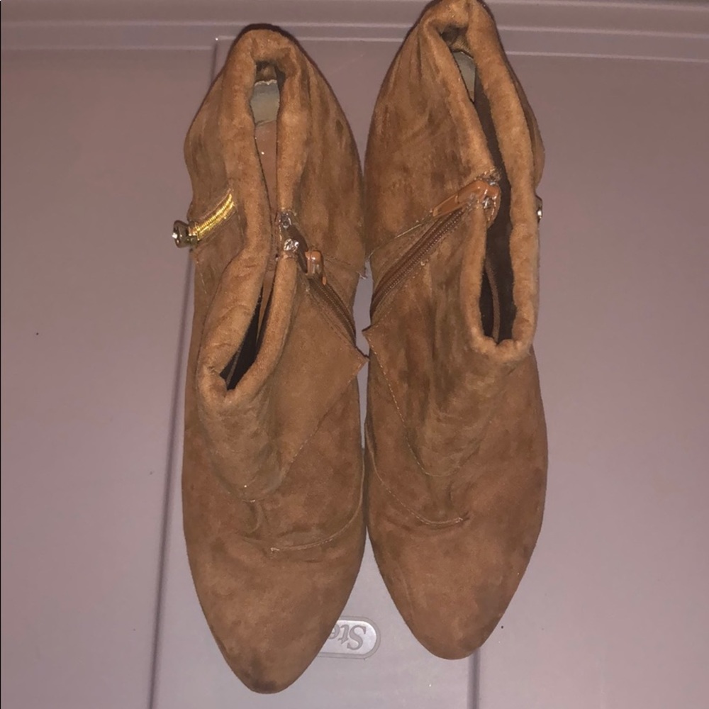 Camel booties